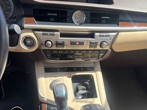Used 2018 Lexus ES 350 w/ Luxury Package w/Wood Trim FWD image 12