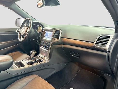 Used 2020 Jeep Grand Cherokee Laredo image 27