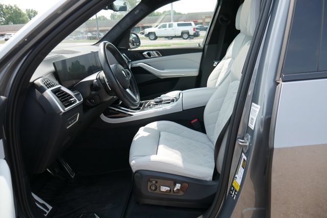 Used 2024 BMW X7 xDrive40i w/ Executive Package AWD/4WD image 2