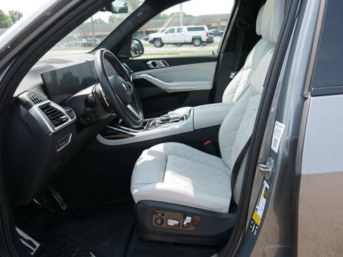 Used 2024 BMW X7 xDrive40i w/ Executive Package AWD/4WD image 2