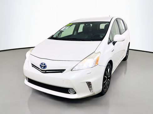 Used 2013 Toyota Prius V Five image 10