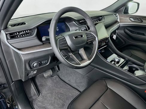New 2025 Jeep Grand Cherokee Limited image 13