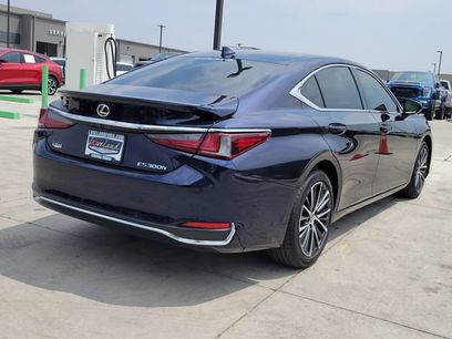 Used 2025 Lexus ES 300h w/ Premium Package