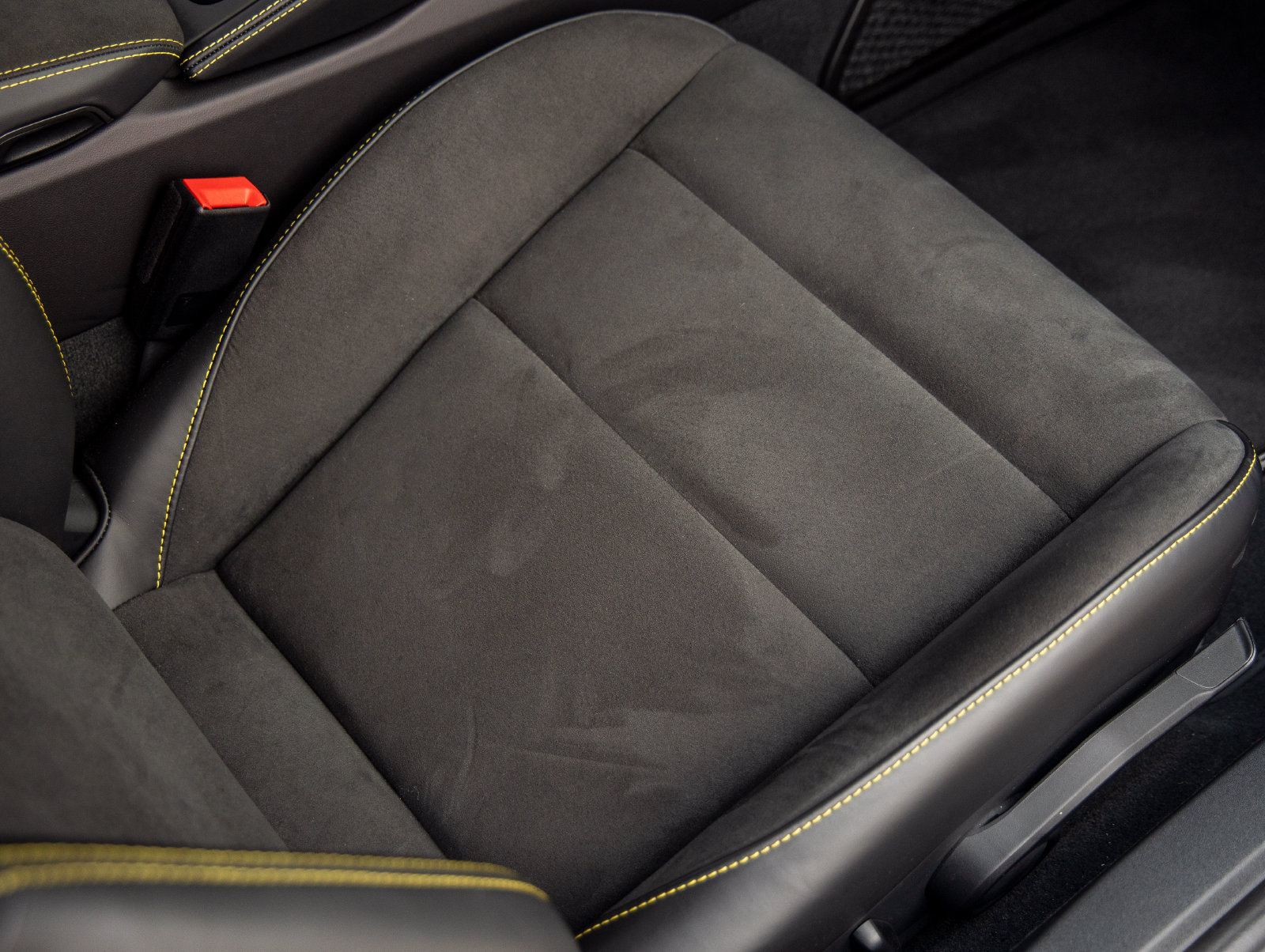 Certified 2021 Porsche 718 Cayman GT4 RWD image 33