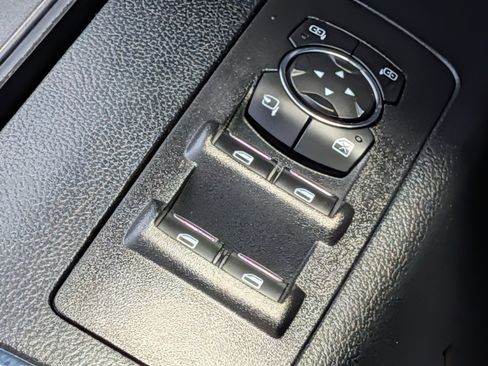 Used 2018 Ford F150 Platinum w/ Equipment Group 701A Luxury AWD/4WD image 27