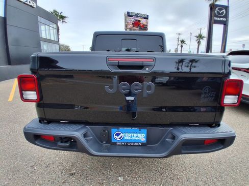 Used 2023 Jeep Gladiator Willys image 6