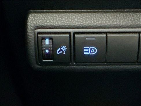 Used 2022 Toyota Corolla LE image 10