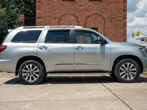 Used 2019 Toyota Sequoia Limited w/ Safety & Convenience Package AWD/4WD image 4