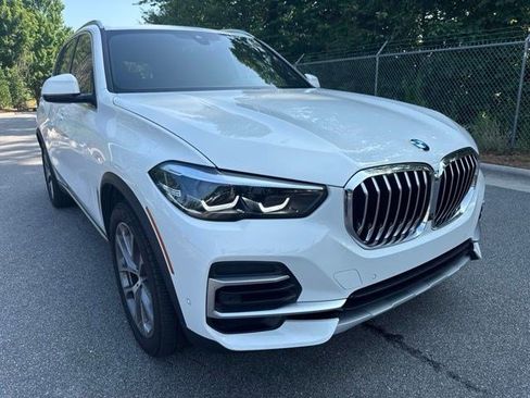 Used 2023 BMW X5 xDrive40i w/ Premium Package AWD/4WD image 3