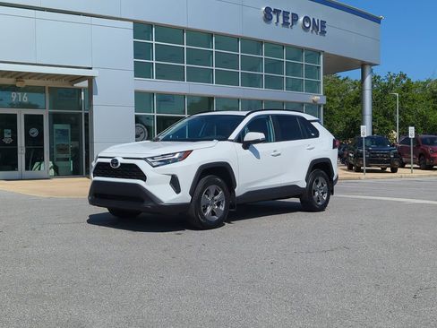 Used 2024 Toyota RAV4 XLE w/ Convenience Package FWD image 2