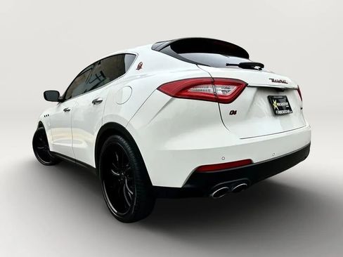 Used 2018 Maserati Levante AWD/4WD image 33