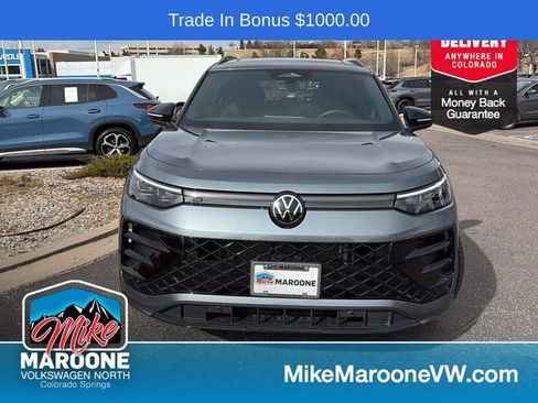 Used 2025 Volkswagen Tiguan SE R-Line image 2