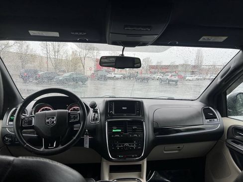 Used 2016 Dodge Grand Caravan SXT FWD image 10