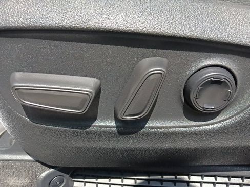 Used 2024 Toyota Sienna Limited FWD image 17