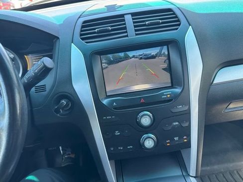 Used 2015 Ford Explorer XLT w/ Equipment Group 202A AWD/4WD image 11