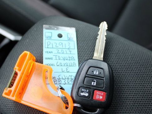 Used 2017 Toyota Corolla LE image 30