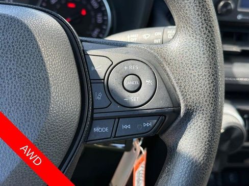 Used 2021 Toyota RAV4 LE w/ Carpet Mat Package (TMS) AWD/4WD image 21