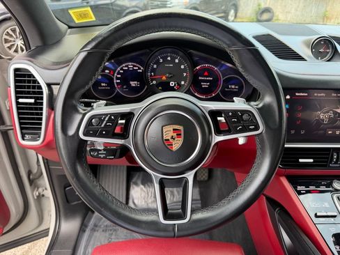 Used 2023 Porsche Cayenne AWD/4WD image 21