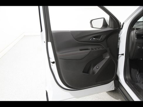 Certified 2024 Chevrolet Equinox RS FWD image 4