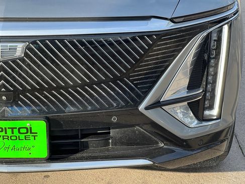 Used 2024 Cadillac Lyriq Luxury AWD/4WD image 10