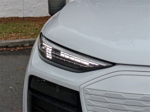 Used 2025 Audi Q6 e-tron Premium Plus w/ Premium Plus image 12