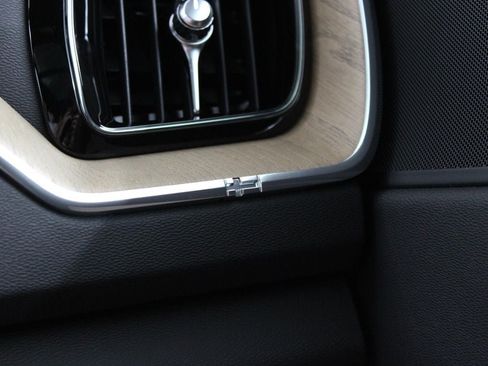 New 2026 Volvo XC60 B5 Core AWD/4WD image 40
