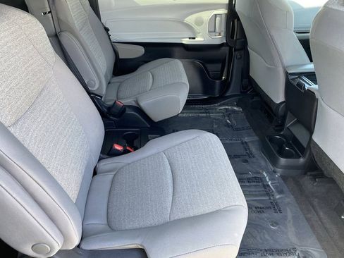 Certified 2026 Toyota Sienna LE FWD image 19