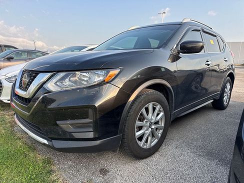 Used 2018 Nissan Rogue SV FWD image 1