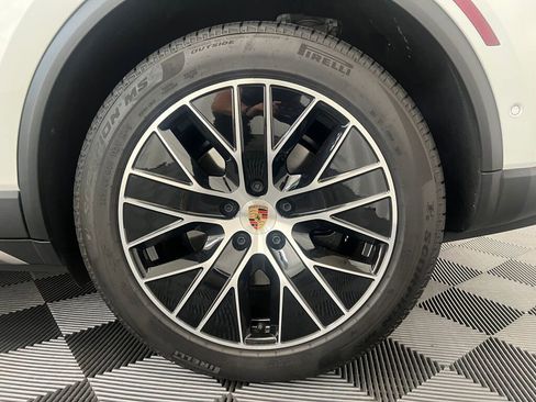 Certified 2025 Porsche Macan Electric image 34