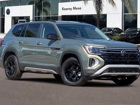 New 2025 Volkswagen Atlas Peak Edition SE image 2