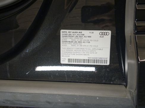 Used 2021 Audi e-tron Premium w/ Convenience Plus Package AWD/4WD image 31