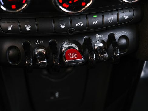 Used 2022 MINI Cooper 4-Door Hardtop w/ Signature Upholstery Package image 20