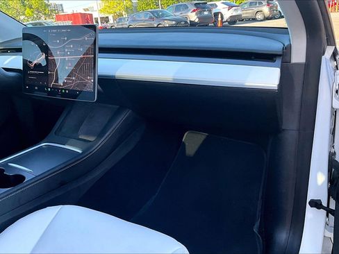 Used 2021 Tesla Model Y Long Range AWD/4WD image 15