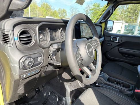 Used 2024 Jeep Wrangler Unlimited Rubicon 4xe w/ Convenience Group AWD/4WD image 21