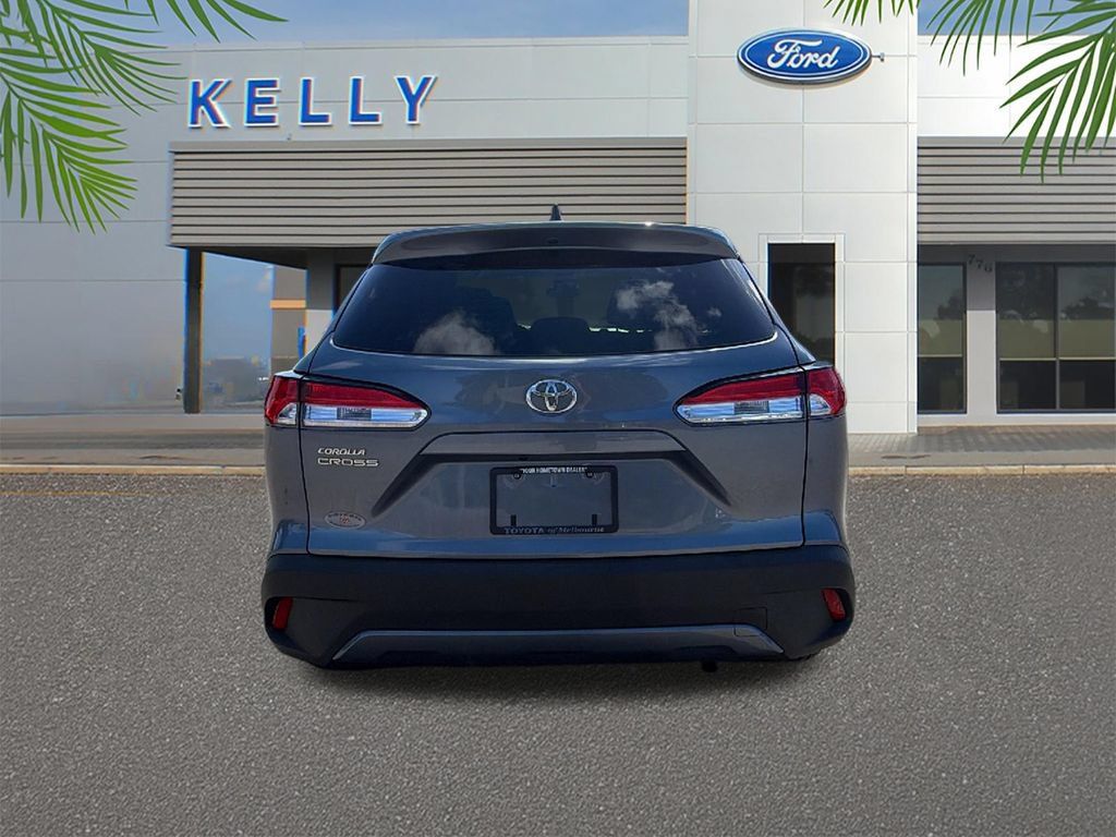 Used 2022 Toyota Corolla Cross L FWD image 4