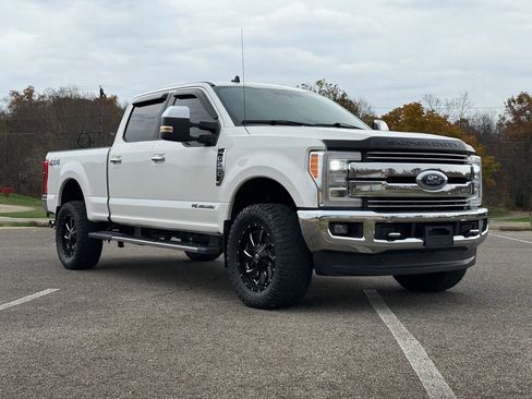 Used 2019 Ford F250 Lariat w/ Chrome Package image 3