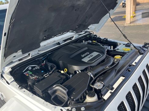 Used 2015 Jeep Wrangler Unlimited Sahara w/ Connectivity Group image 36