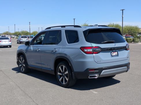 Used 2025 Honda Pilot Touring image 3