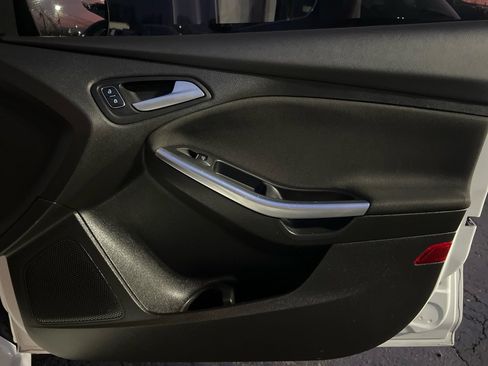 Used 2017 Ford Focus ST image 18