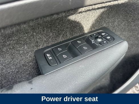 Used 2023 Volvo C40 P8 Recharge Ultimate image 10