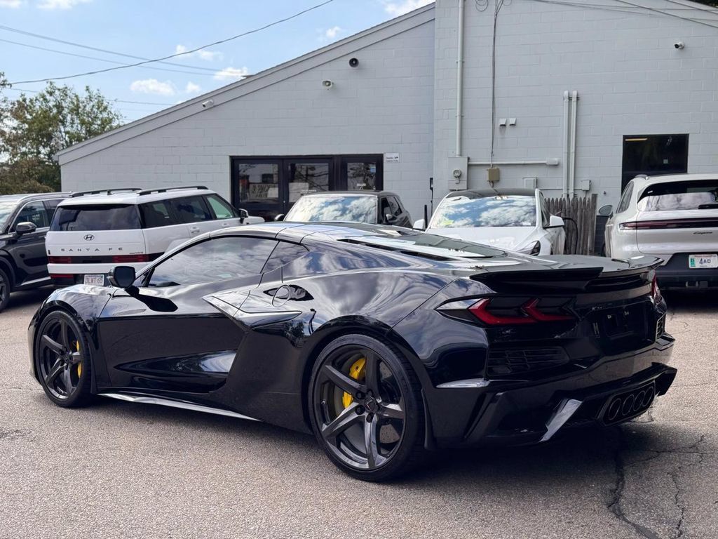 Used 2025 Chevrolet Corvette Z06 w/ Stealth Interior Trim Package RWD image 4