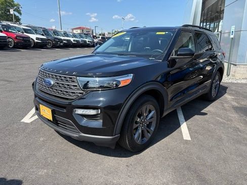 Used 2023 Ford Explorer XLT w/ Equipment Group 202A AWD/4WD image 8