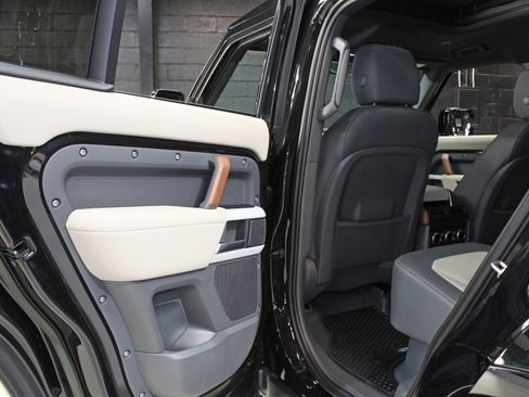 Used 2023 Land Rover Defender 110 X-Dynamic SE AWD/4WD image 42