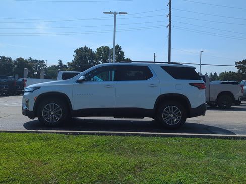 Used 2023 Chevrolet Traverse LT FWD image 7