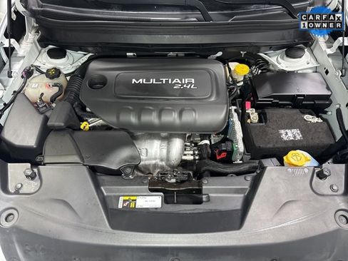 Used 2016 Jeep Cherokee Sport image 2