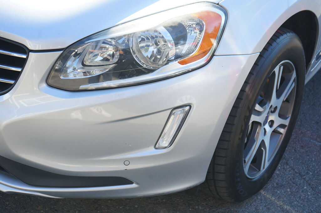 Used 2015 Volvo XC60 T6 w/ Proximity Package AWD/4WD image 14