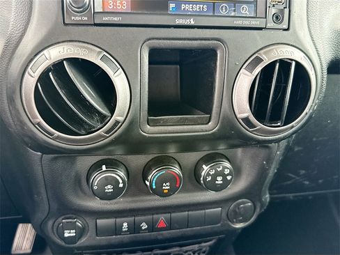 Used 2017 Jeep Wrangler Unlimited Sport w/ Connectivity Group image 15