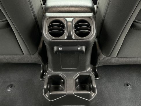 Used 2022 Jeep Wrangler Unlimited Sport AWD/4WD image 19