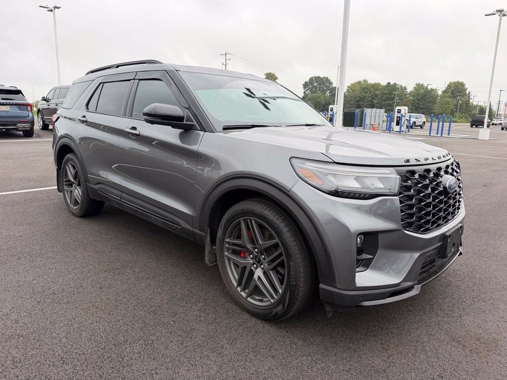 Used 2025 Ford Explorer ST AWD/4WD image 4
