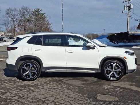 Certified 2025 Volkswagen Tiguan SE w/ Panoramic Sunroof Package image 12